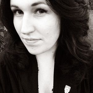 Meet your Posher, Adrianne